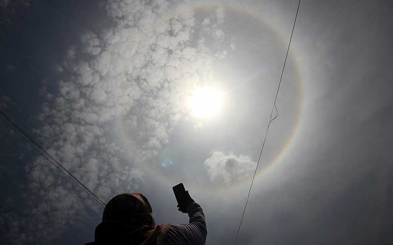  Fenomena Halo Matahari Terlihat di Surabaya