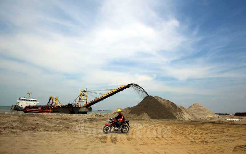 Aktivitas proyek pembangunan Pelabuhan Patimban di Kabupaten Subang, Jawa Barat, Selasa (23/6/2020). Bisnis/Rachman