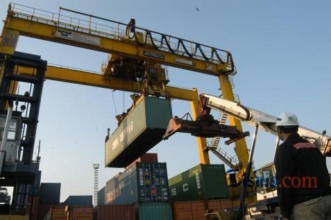    NERACA TRANSAKSI BERJALAN    : Surplus Diproyeksi Berlanjut