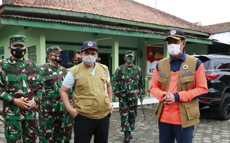  Tinjau Pengungsian Gunung Merapi, Kepala BNPB Ingatkan Protokol Kesehatan