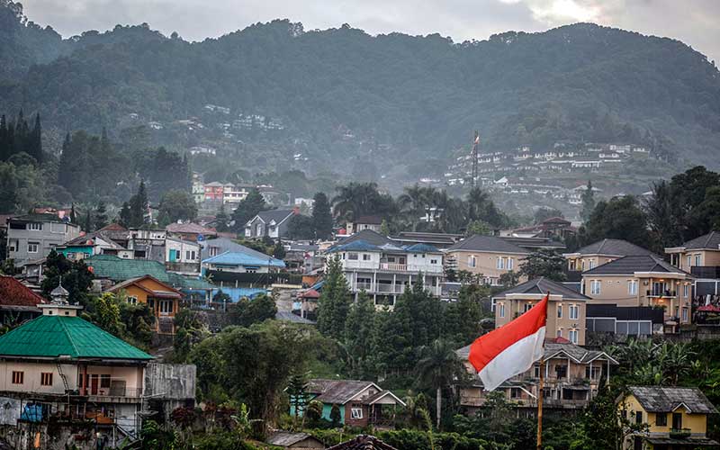  Kawasan Puncak Dipadati Villa dan Hotel, Membuat Fungsi Daerah Tersebut Sebagai Resapan Air Berkurang