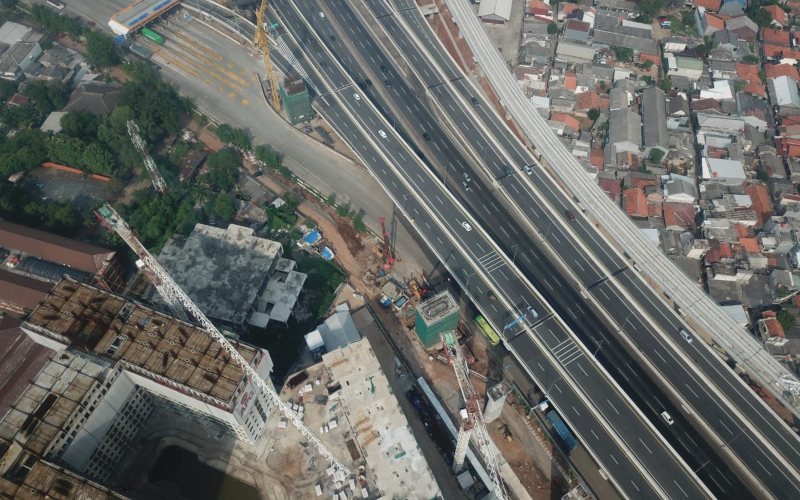  Hati-hati, Ada Pekerjaan Pier Kereta Cepat Jakarta-Bandung di Tol Jakarta-Cikampek
