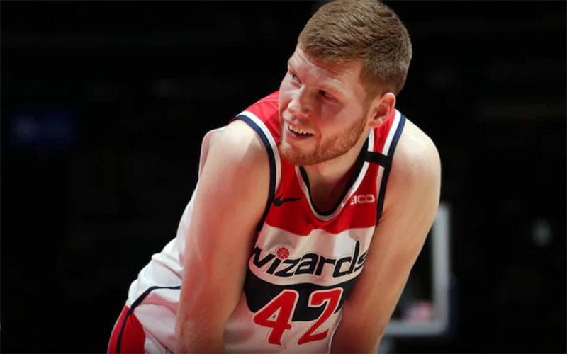  Basket NBA : Davis Bertans Bertahan di Washington Wizards