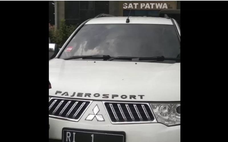  Pajero Berpelat RI 1 Palsu Terobos Mabes Polri