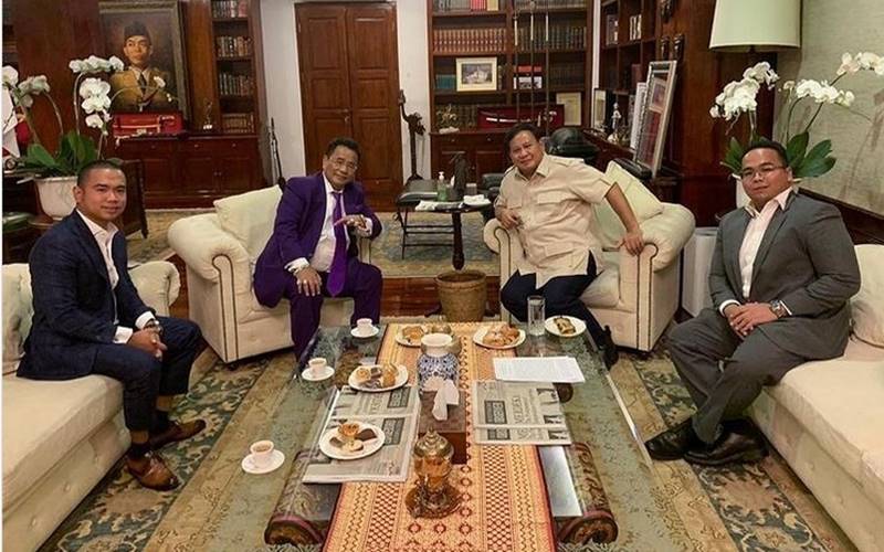  Hotman Paris dan Dua Anaknya Kunjungi Prabowo, Ada Apa?