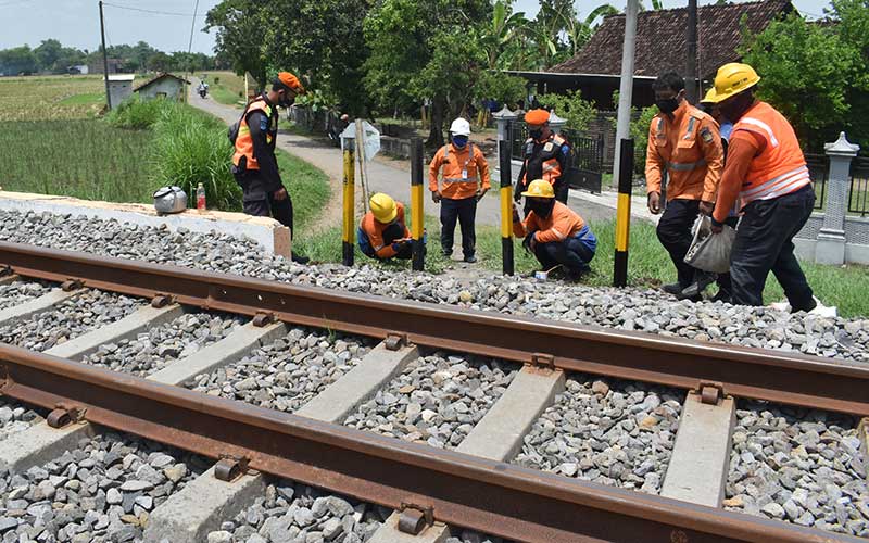  KAI Tutup Pelintasan Liar Jalur Kereta di Madiun