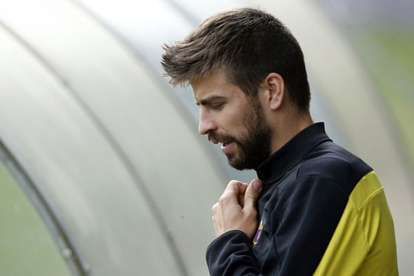  Gerard Pique Tolak Jalani Operasi Ligamen