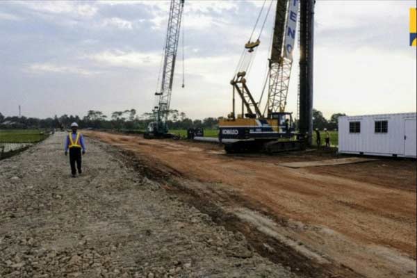 Pembangunan jalan akses sepanjang 8 kilometer yang menghubungkan Jalan Nasional Pantai Utara (Pantura) Jawa dengan Pelabuhan Patimban di Subang, Jawa Barat. Foto Kementerian PUPR