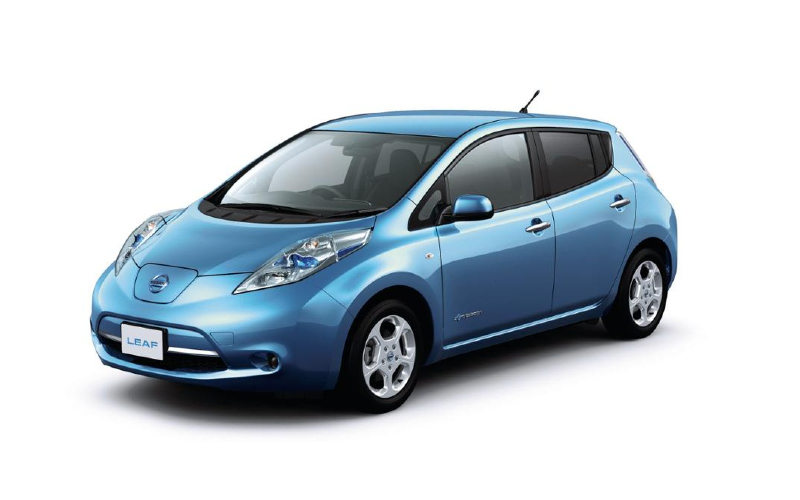  Nissan LEAF (2010) : Membawa EV menjadi Arus Utama