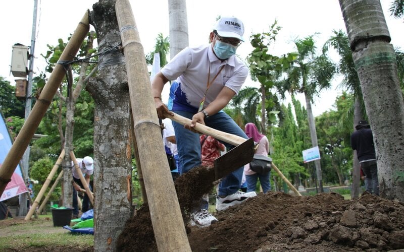  Dukung Lingkungan Sehat, Pertamina Gelar Aksi Tanam Pohon di Sidoarjo