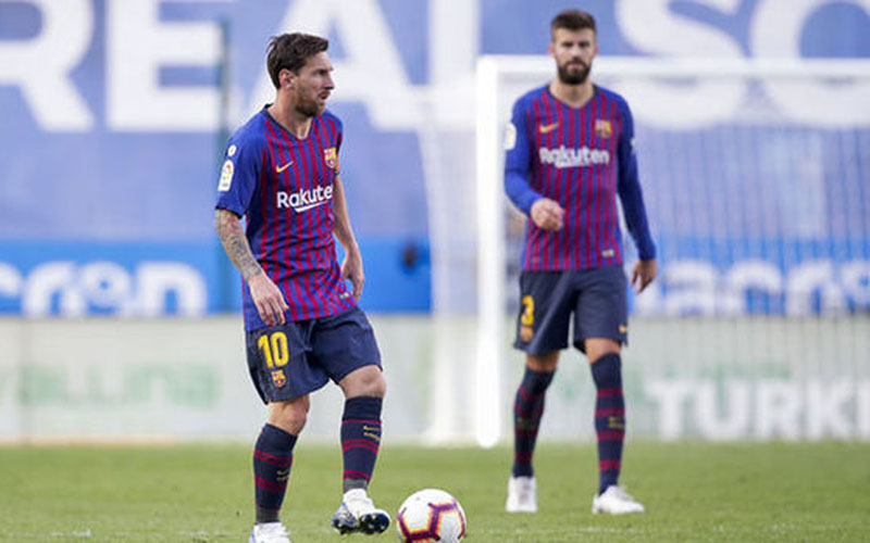  Gerard Pique Yakin Lionel Messi Bertahan di Barcelona