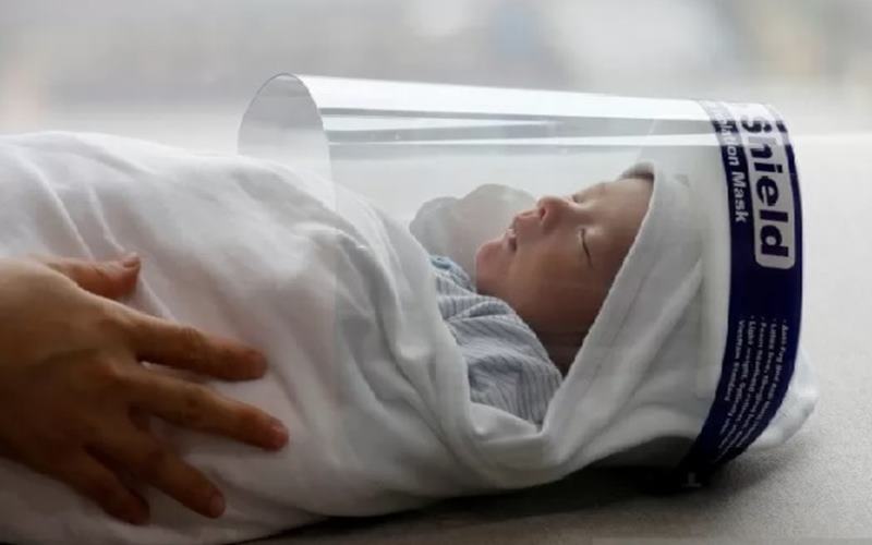 Seorang bayi lahir dengan antibodi virus corona yang diturunkan dari ibunya.ilustrasi./Antara-Reutersnn