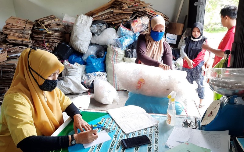  Sinergi PT Pegadaian dengan Bank Sampah di Padang, Ubah Sampah jadi Emas