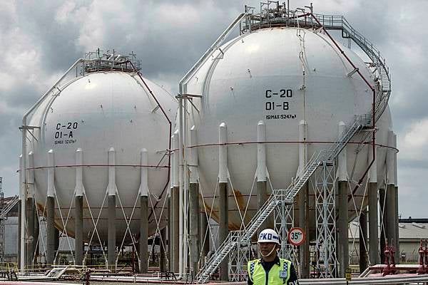  UPAYA MENARIK INVESTASI  : Pertamina Optimasi Pembangunan Kilang