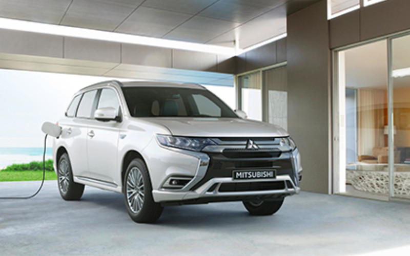  Mitsubishi Outlander PHEV Debut di Thailand