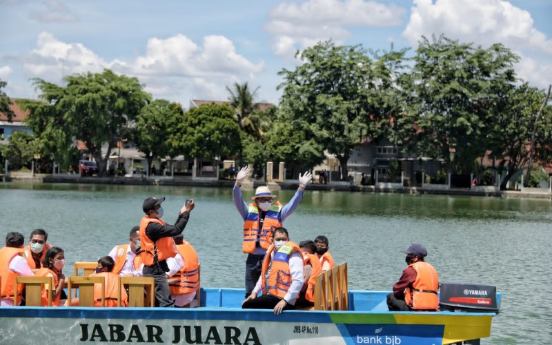  Ridwan Kamil Hibahkan Perahu Wisata untuk Situ Rawa Besar Depok