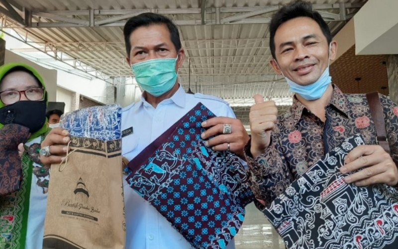 Pemkot Serang Wajibkan ASN Pakai Batik Khas Daerah Mulai 2021