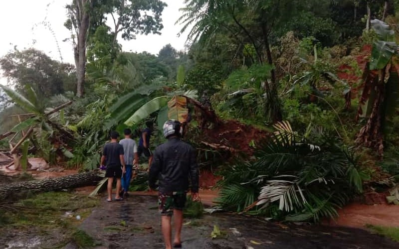  Rumah Rusak Ditimpa Longsor, BPBD Garut Ungsikan Tujuh Keluarga