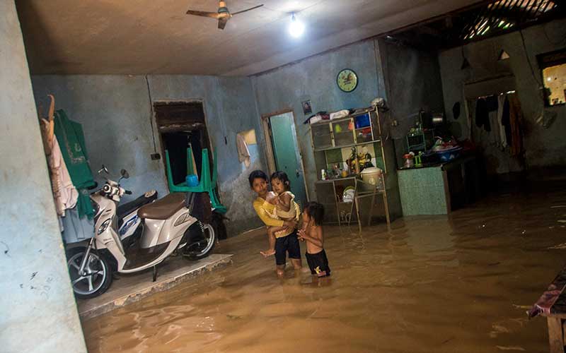  Sungai Cimoyan Meluap, Sebagian RUmah Warga di Lebak Terendam Banjir