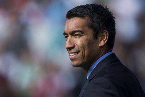  Van Bronckhorst Mundur dari Kursi Pelatih Guangzhou R&F