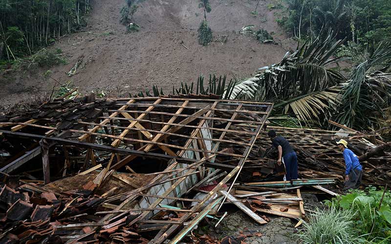  Intensitas Hujan Tinggi, Sejumlah Daerah di Garut Alami Bencana Tanah Longsor