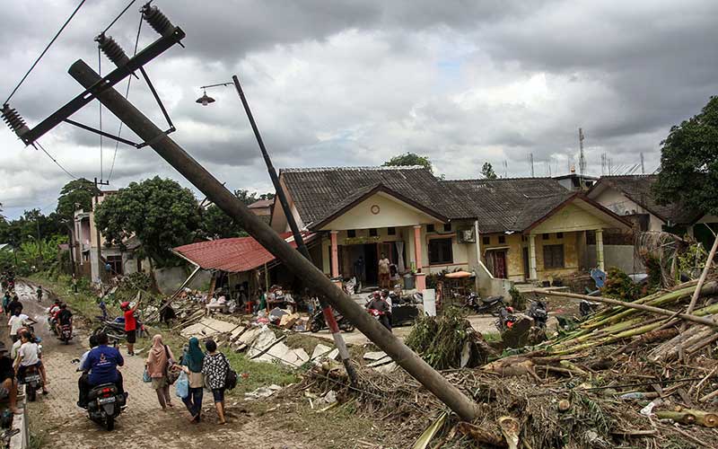  Evakuasi Warga Yang Rumahnya Kebanjiran di Medan, Sumatera Utara