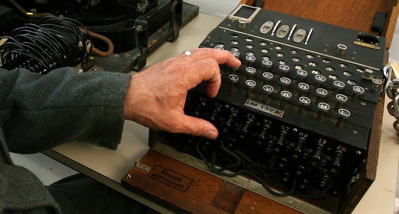 Mesin Enigma terlihat seperti mesin tik dan para penyelam yang menemukan perangkat di dasar laut awalnya mengira itu adalah artefak yang sama./ilustrasi