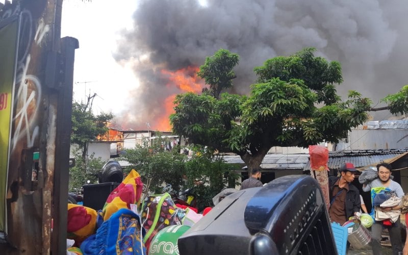  Puluhan Rumah Terbakar di Benhil, Jakarta Pusat. Tak Ada Korban Jiwa