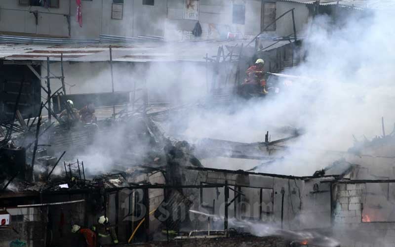  Hunian Padat Penduduk di Jakarta Terbakar