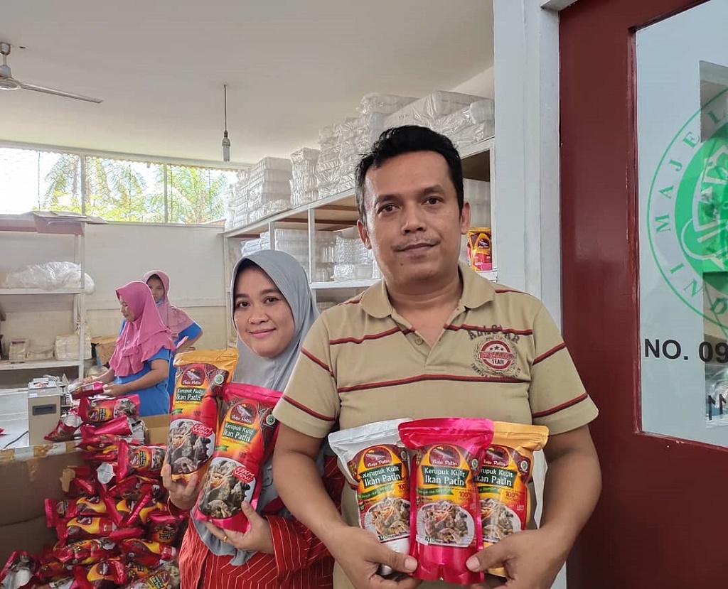  Raup Omzet Rp157 Juta Sebulan, Binaan Pertamina Olah Kulit Ikan jadi Cemilan Bergizi