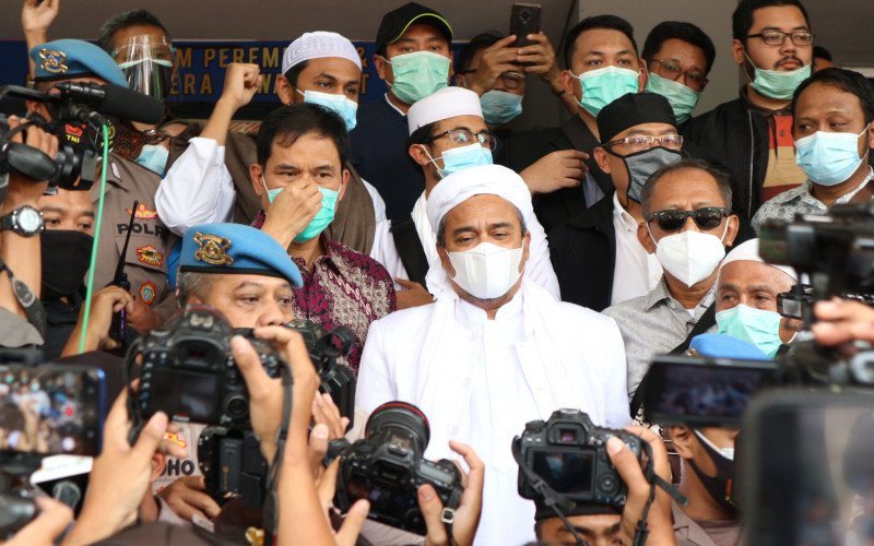 Tokoh Front Pembela Islam (FPI) Habib Rizieq Shihab (HRS) tiba di Polda Metro Jaya pada Sabtu (12/12/2020) - ANTARA/Fianda Sjofjan Rassat