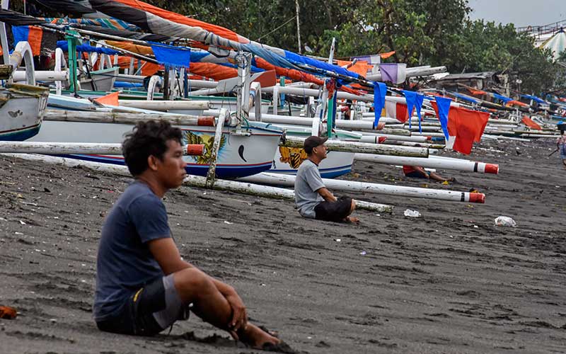  Nelayan Tidak Bisa Melaut Akibat Gelombang Tinggi