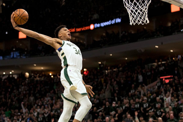  Giannis Antetokounmpo Teken Kontrak 5 Tahun dengan Milwaukee Bucks