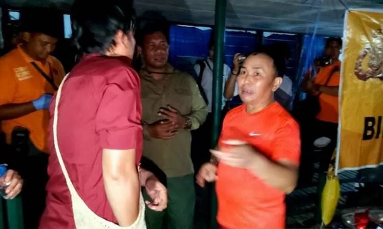 Gubernur Kalteng Sugianto Sabran ikut dalam pencarian dan evakuasi para korban laka air speedboat di Sungai Sebangau, Palangka Raya, Senin (9/3/2020) malam/Antarann