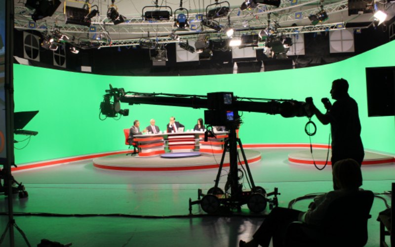 Proses syuting sebuah program televisi di stasiun tv SCTV, salah satu stasiun tv yang dikelola PT Surya Citra Media Tbk./scm.co.id