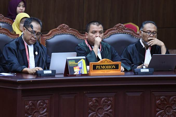 Sengketa Pilgub Kalsel: Denny Indrayana Tantang Sahbirin 'Duel' di MK