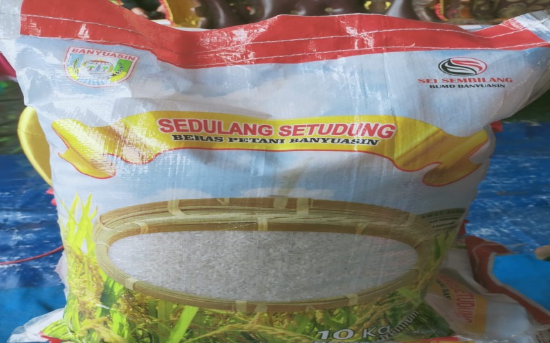  Pemkab Banyuasin Produksi Beras Kemasan Serap Panen Petani