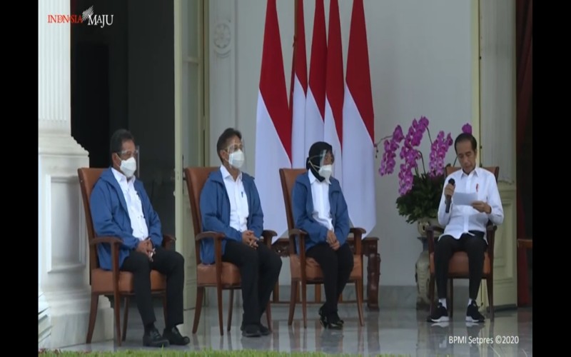 Presiden Joko Widodo (kanan) memperkenalkan para Menteri baru dalam reshuffle perdana kabinet Indonesia Maju yang diumumkan hari ini, Selasa (22/12/2020)/Setkab