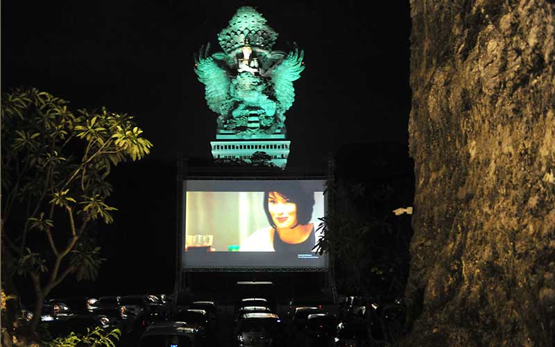  Menikmati Bioskop Drive-In Senja di Kawasan GWK Bali