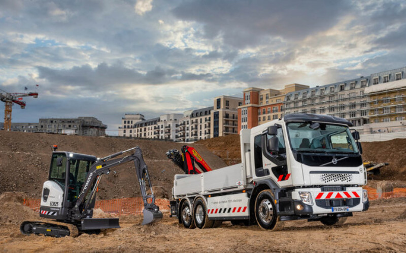  Volvo Group Mulai Kirim Truk dan Alat Berat Sepenuhnya Listrik