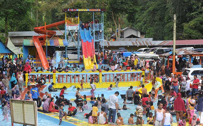  Pemandian Alam di Sumatra Barat Dipenuhi Wisatawan