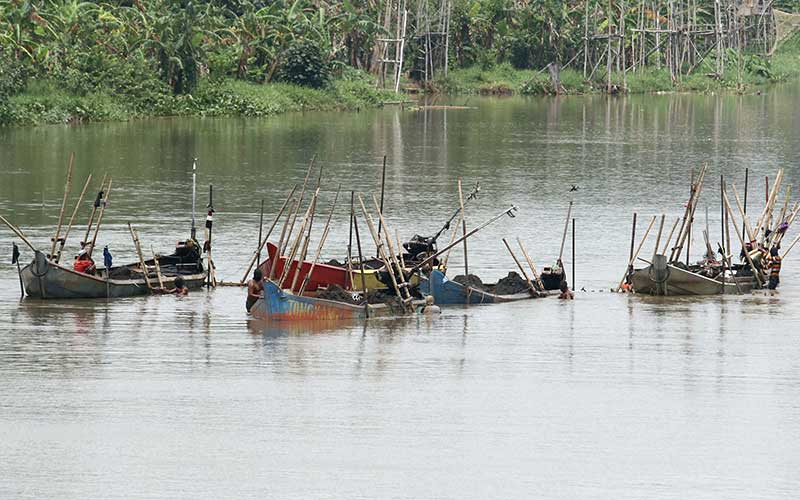  Penambangan Pasir Ilegal Kembali Marak di Sungai Brantas di Kediri