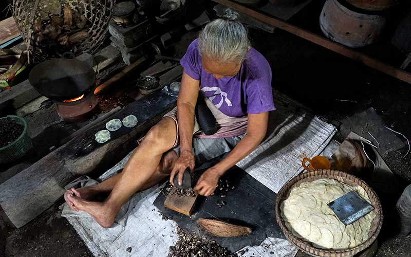  Pembuatan Emping Mlinjo Tradisional di Yogyakarta