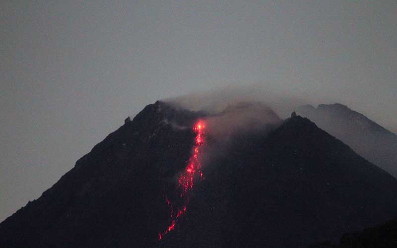  Kembali Erupsi, Gunung Merapi Keluarkan Lava Pijar