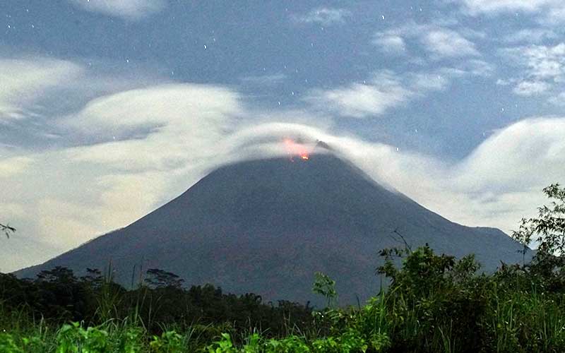  Gunung Merapi Kembali Keluarkan Lava Pijar