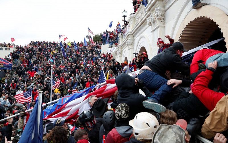  Capitol Dikepung Massa Pro-Trump, Washington Perpanjang Status Darurat