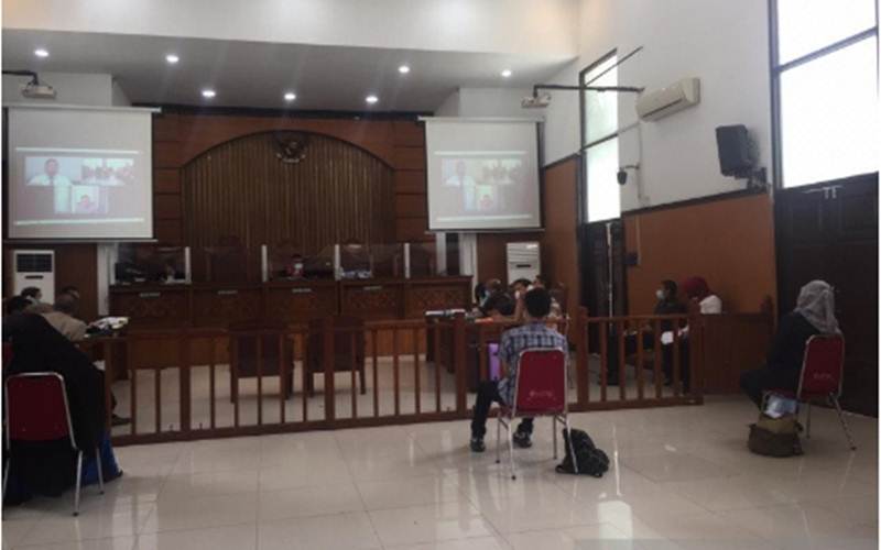 Suasana hari keempat sidang praperadilan Rizieq Shihab di Pengadilan Negeri Jakarta Selatan dengan agenda mendengarkan keterangan saksi fakta dan saksi ahli dari pemohon, Kamis (7/1/2021)./Antara-Laily Rahmawaty