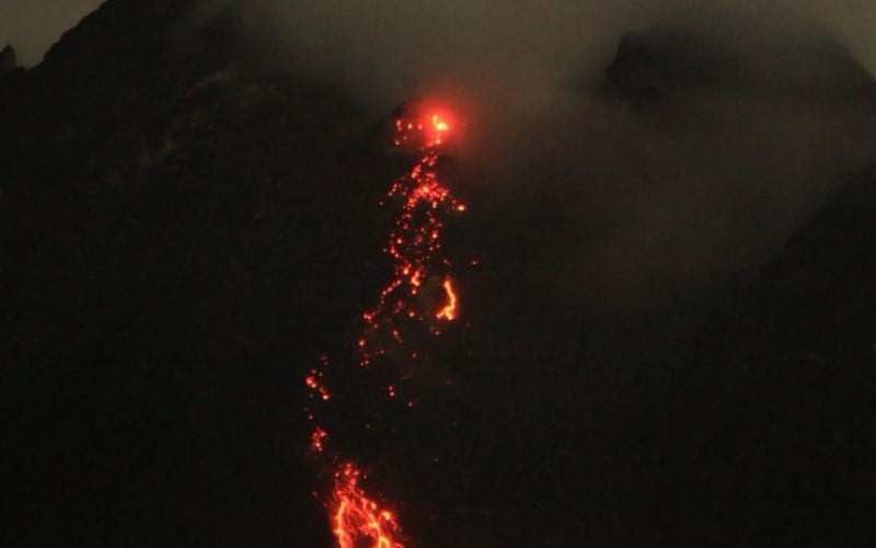  Lava Pijar Merapi Terus Menyembur, BPPTKG: Bahaya