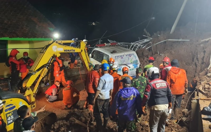  Pantau Longsor Sumedang, Danramil Turut jadi Korban