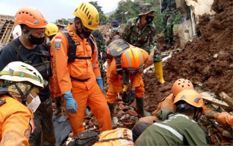  Korban Longsor Sumedang, Sudah 13 Orang Ditemukan Tewas